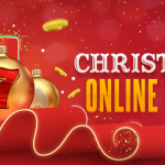 크리스마스 테마의 온라인 슬롯 게임을 상징하는 빨간 배경에 7번 숫자와 하트, 금색 장식구가 있는 크리스마스 오너먼트와 ‘Christmas Online Slots’ 문구