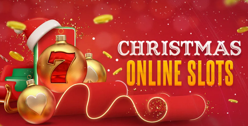 크리스마스 테마의 온라인 슬롯 게임을 상징하는 빨간 배경에 7번 숫자와 하트, 금색 장식구가 있는 크리스마스 오너먼트와 ‘Christmas Online Slots’ 문구